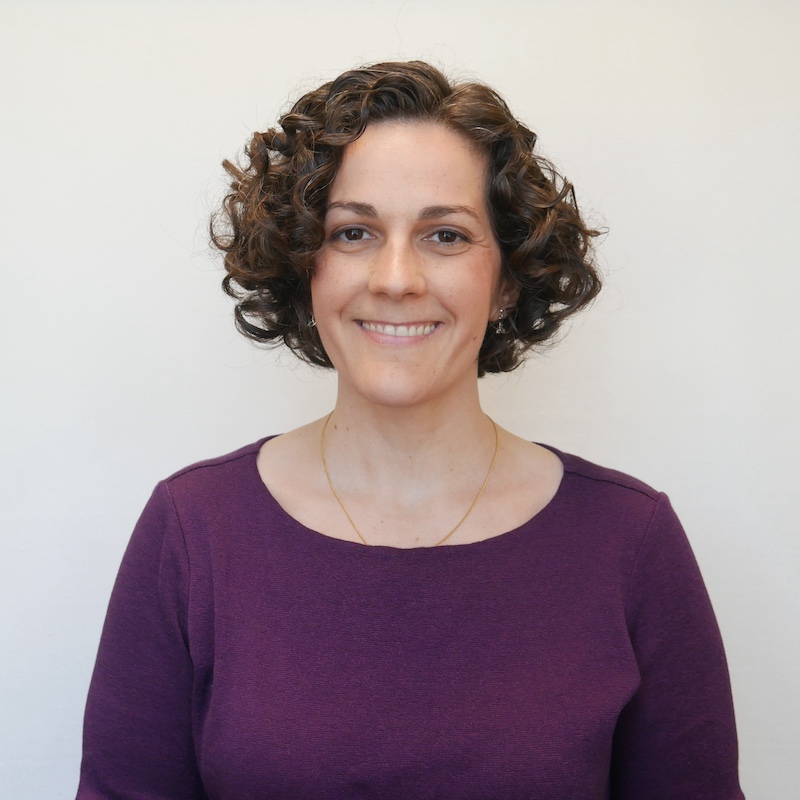 Ana-Maria_Santos headshot